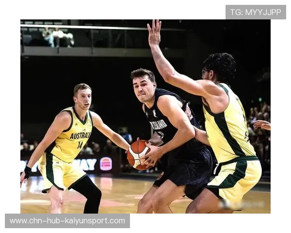 篮球新秀压哨三分空心，球馆瞬间爆炸