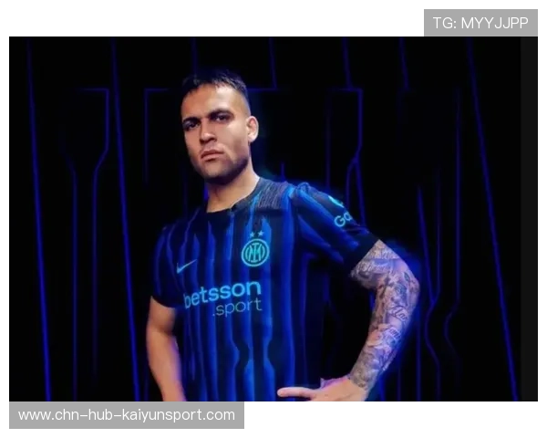 劳塔罗禁区左侧接应迪马尔科传中,侧身凌空抽射打入球门死角 劳塔罗禁区左侧接应迪马尔科传中,侧身凌空抽射打入球门死角