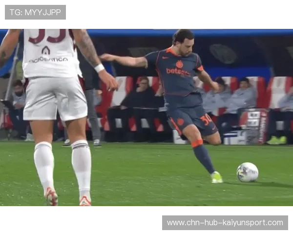 姆希塔良外脚背直塞,劳塔罗单刀推射被门将封堵 姆希塔良外脚背直塞,劳塔罗单刀推射被门将封堵