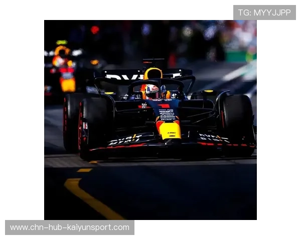 F1 迈阿密站周五实况：红牛赛车再次展现直线速度统治力，维斯塔潘暂列首位。